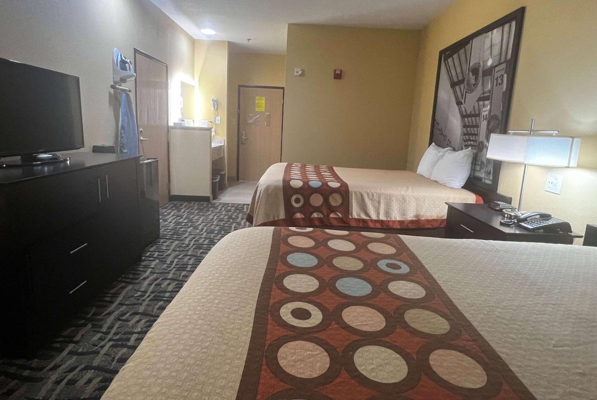 Hotel Super 8 By Wyndham Pasadena Extérieur photo