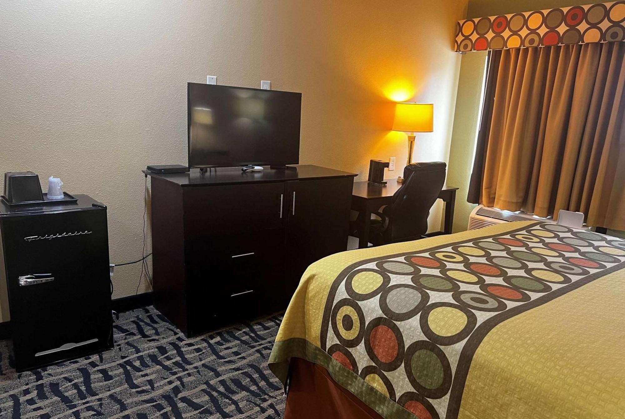 Hotel Super 8 By Wyndham Pasadena Extérieur photo