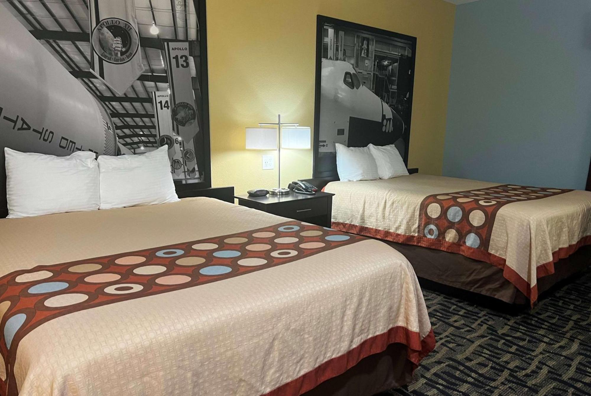 Hotel Super 8 By Wyndham Pasadena Extérieur photo