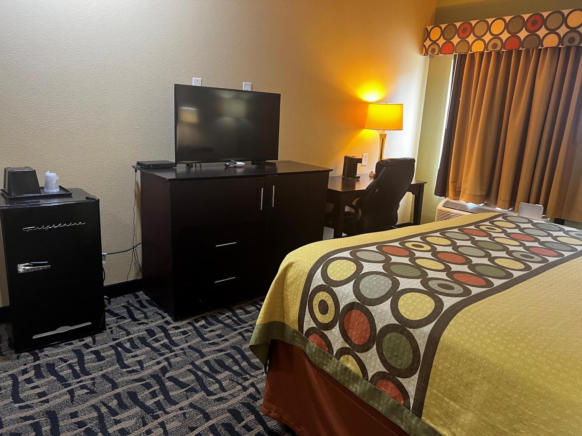 Hotel Super 8 By Wyndham Pasadena Extérieur photo